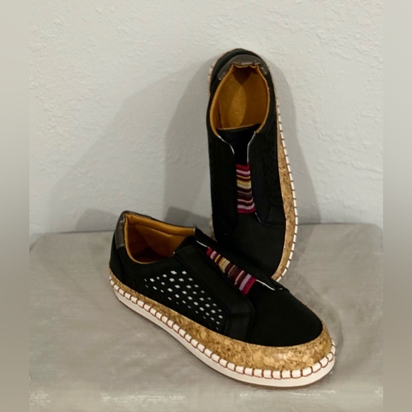 NWOT slip on low top casual sneakers black size 8 - Picture 1 of 9